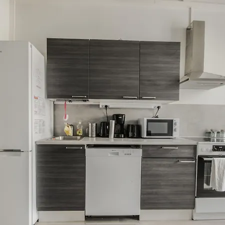 Vanha Postitalo * فاركاوس